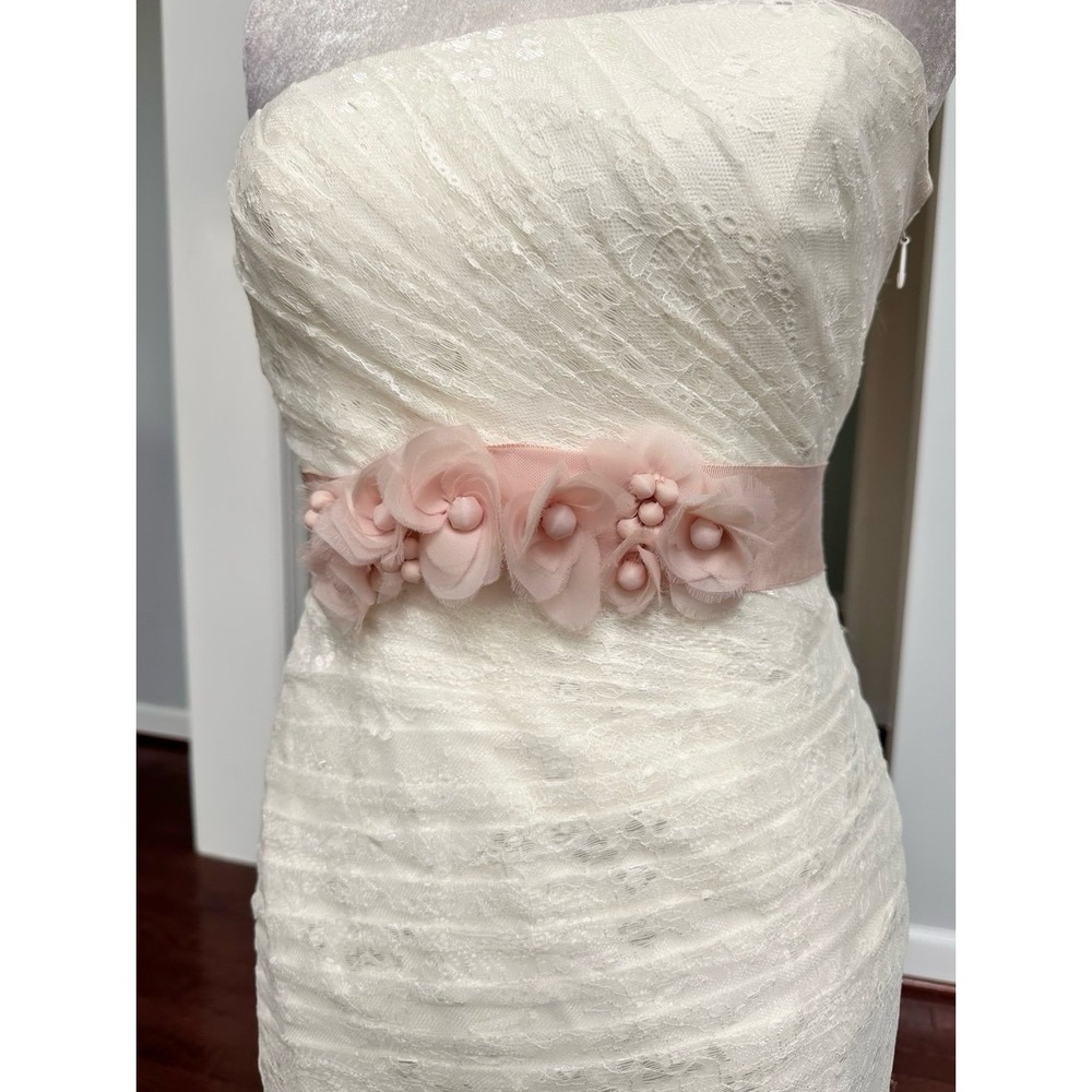 Vera Wang White Luxury Strapless Ruched Lace 3D Floral Pink Belt Wedding Dress - Picture 6 of 12